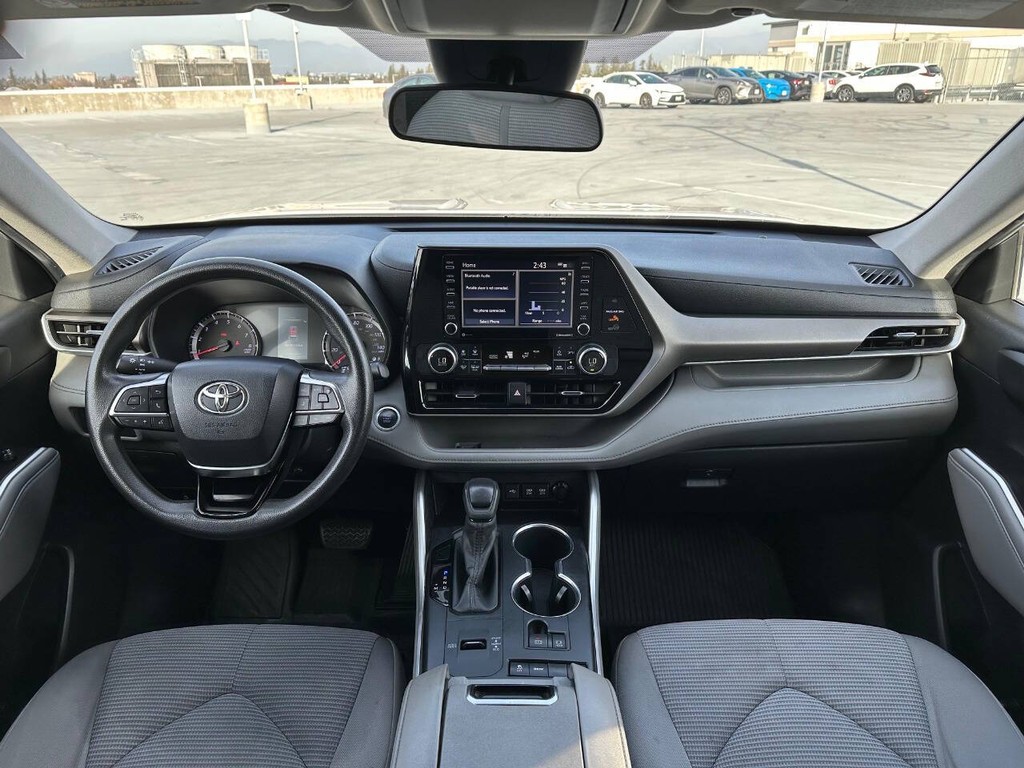 Toyota Highlander Vehicle Full-screen Gallery Image 07