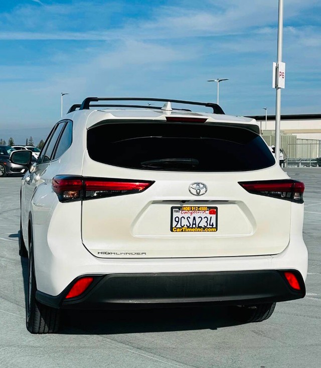 Toyota Highlander Vehicle Full-screen Gallery Image 03