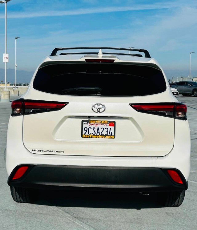 Toyota Highlander Vehicle Full-screen Gallery Image 04