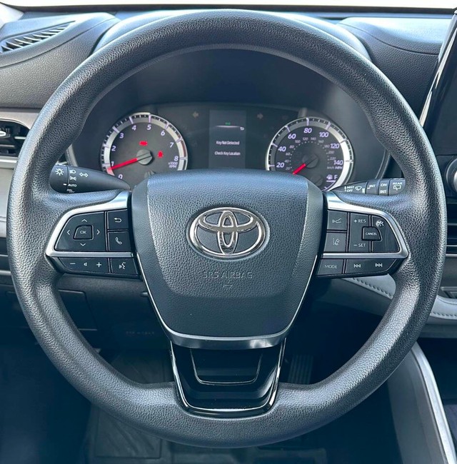 Toyota Highlander Vehicle Full-screen Gallery Image 08