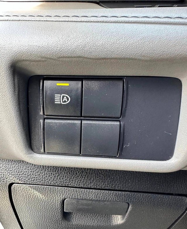 Toyota Highlander Vehicle Full-screen Gallery Image 13