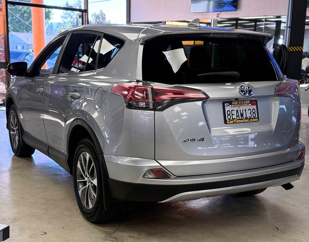 Toyota RAV4 Hybrid Vehicle Full-screen Gallery Image 02