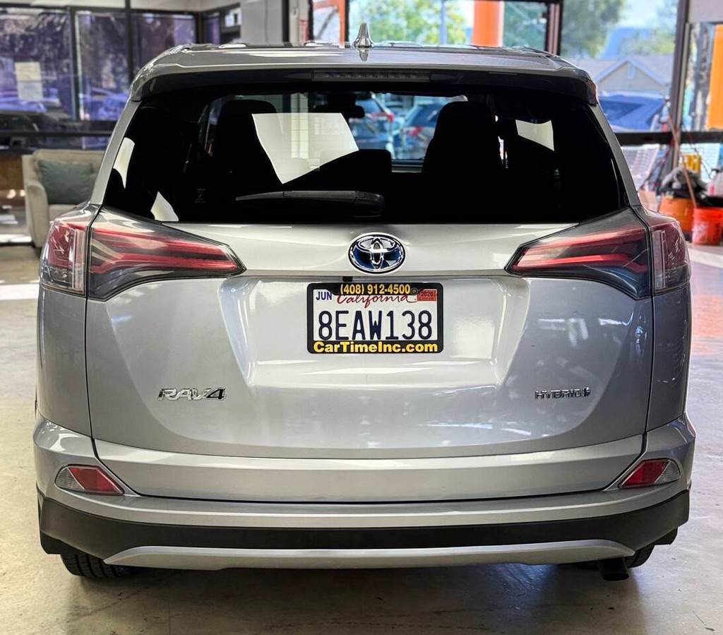 Toyota RAV4 Hybrid Vehicle Full-screen Gallery Image 03