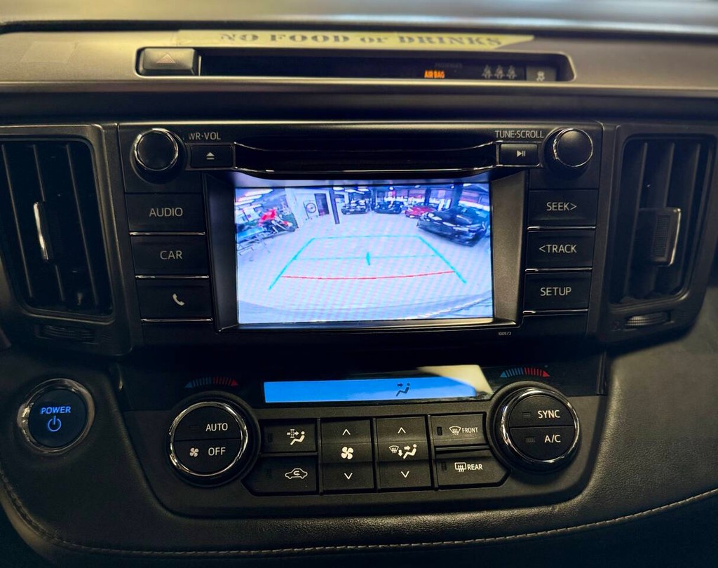 Toyota RAV4 Hybrid Vehicle Full-screen Gallery Image 09