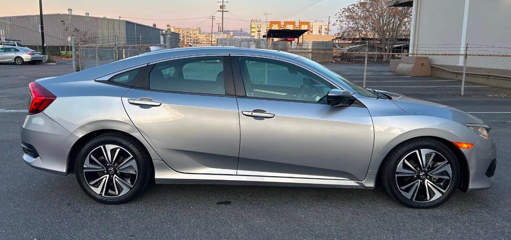 Honda Civic Sedan Vehicle Full-screen Gallery Image 06