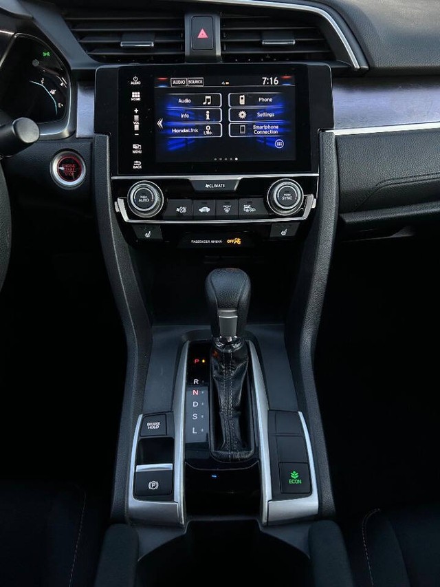 Honda Civic Sedan Vehicle Full-screen Gallery Image 10