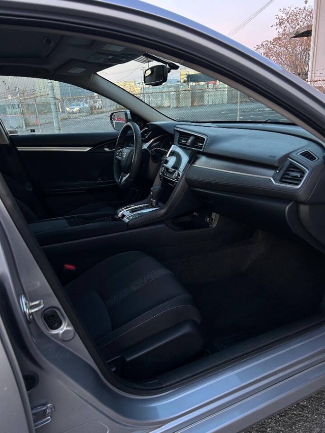 Honda Civic Sedan Vehicle Full-screen Gallery Image 14