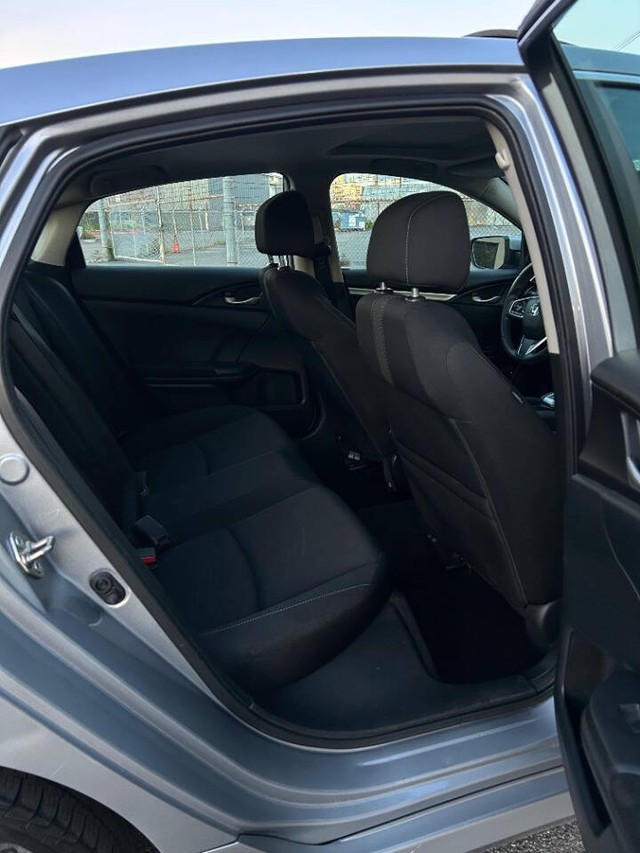 Honda Civic Sedan Vehicle Full-screen Gallery Image 15