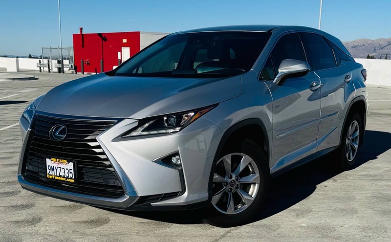 Lexus RX Vehicle Full-screen Gallery Image 03