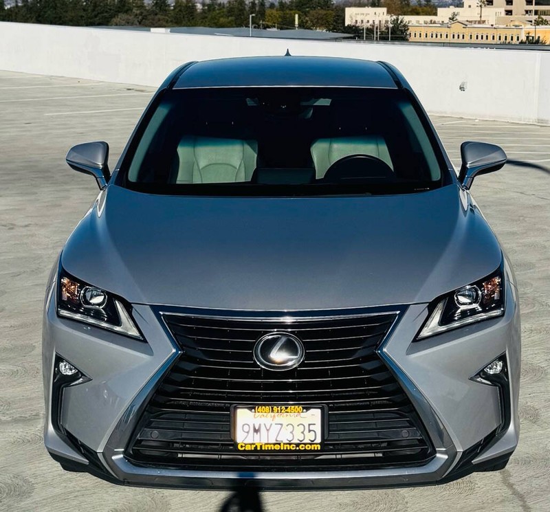 Lexus RX Vehicle Full-screen Gallery Image 11