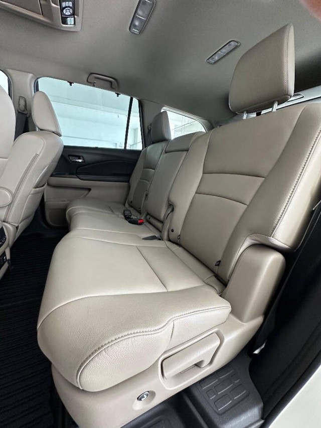 Honda Pilot Vehicle Full-screen Gallery Image 11