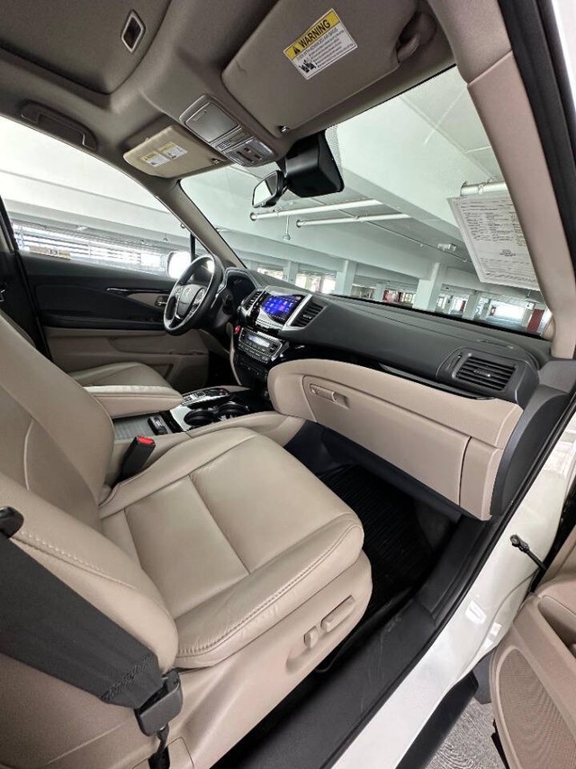 Honda Pilot Vehicle Full-screen Gallery Image 13