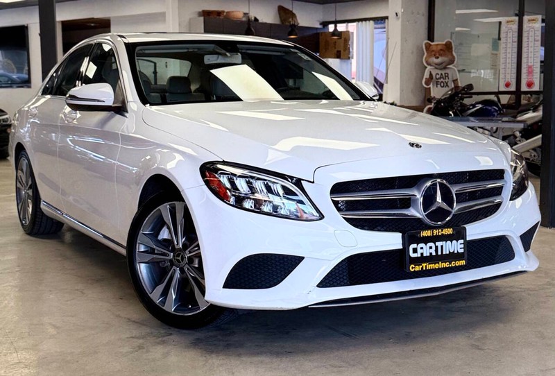 Mercedes-Benz C-Class Vehicle Full-screen Gallery Image 02