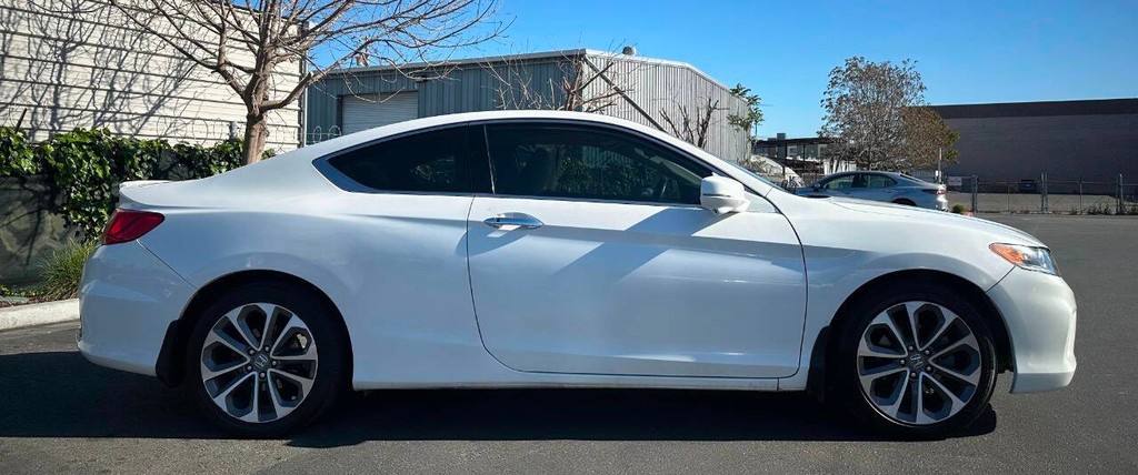 Honda Accord Coupe Vehicle Full-screen Gallery Image 08