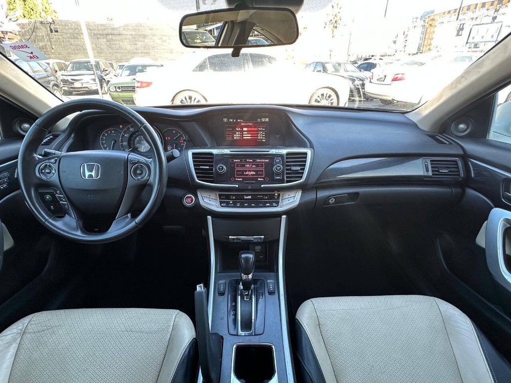 Honda Accord Coupe Vehicle Full-screen Gallery Image 09