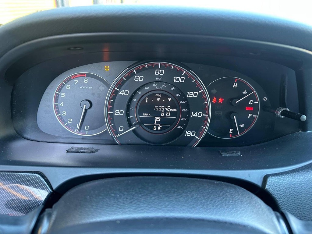 Honda Accord Coupe Vehicle Full-screen Gallery Image 11