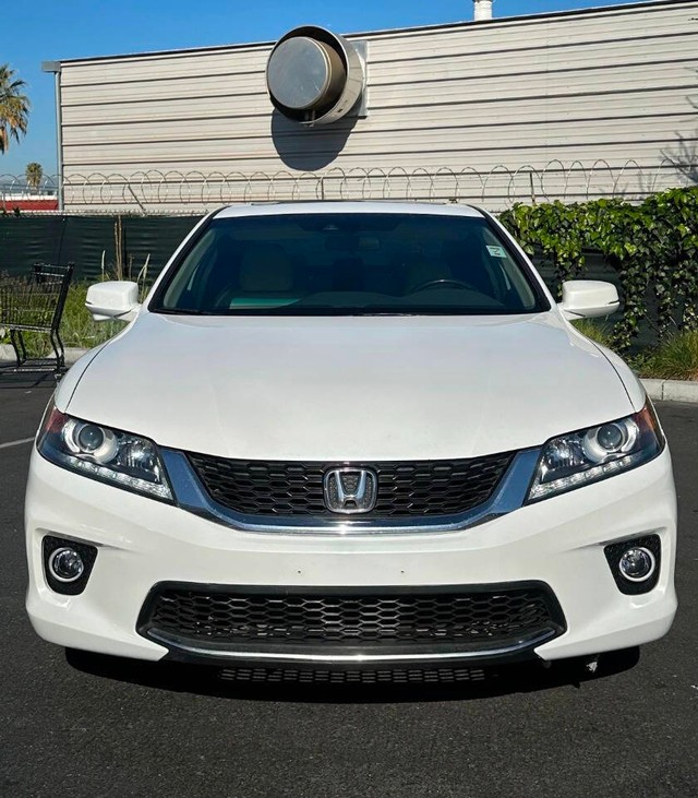 Honda Accord Coupe Vehicle Full-screen Gallery Image 02