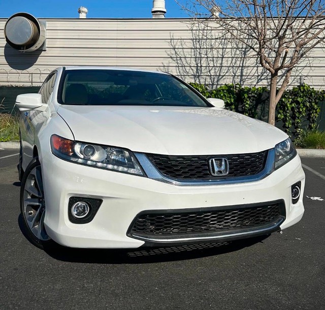 Honda Accord Coupe Vehicle Full-screen Gallery Image 03