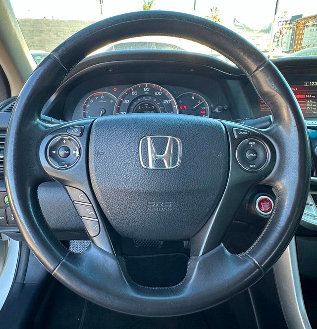 Honda Accord Coupe Vehicle Full-screen Gallery Image 10