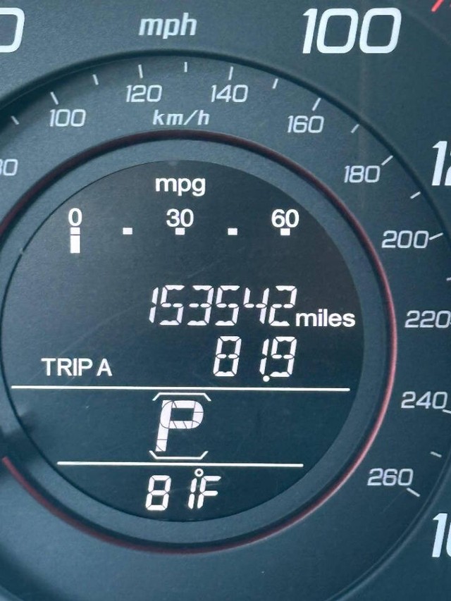 Honda Accord Coupe Vehicle Full-screen Gallery Image 12