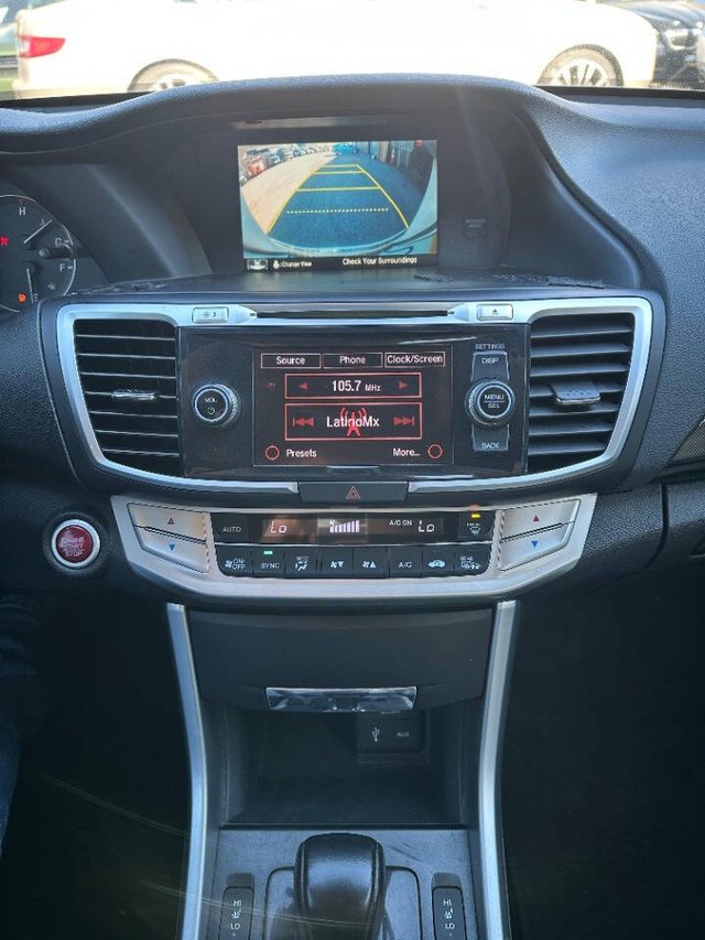 Honda Accord Coupe Vehicle Full-screen Gallery Image 13