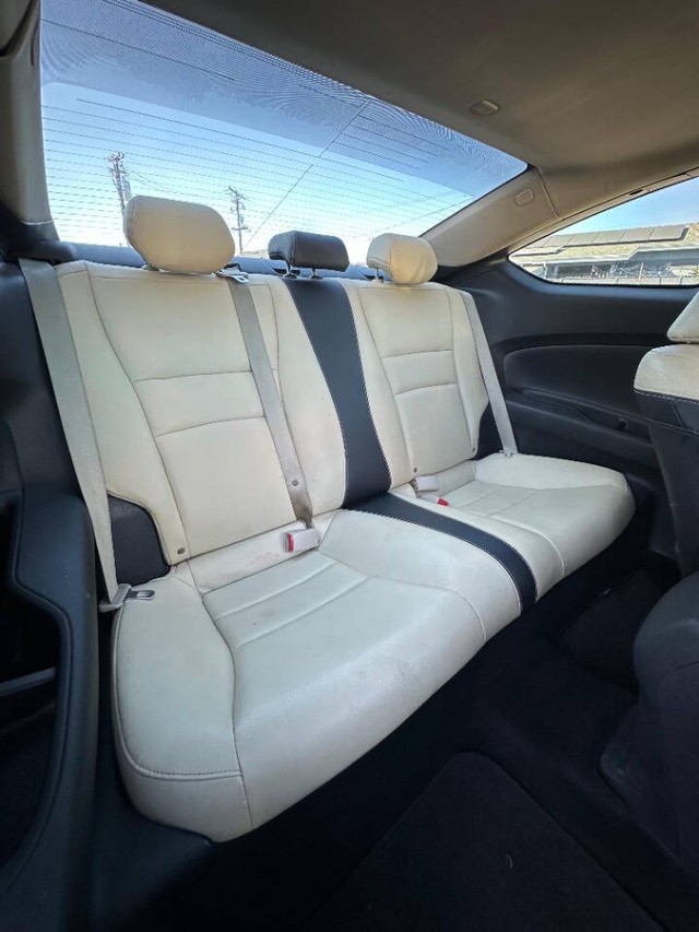 Honda Accord Coupe Vehicle Full-screen Gallery Image 17