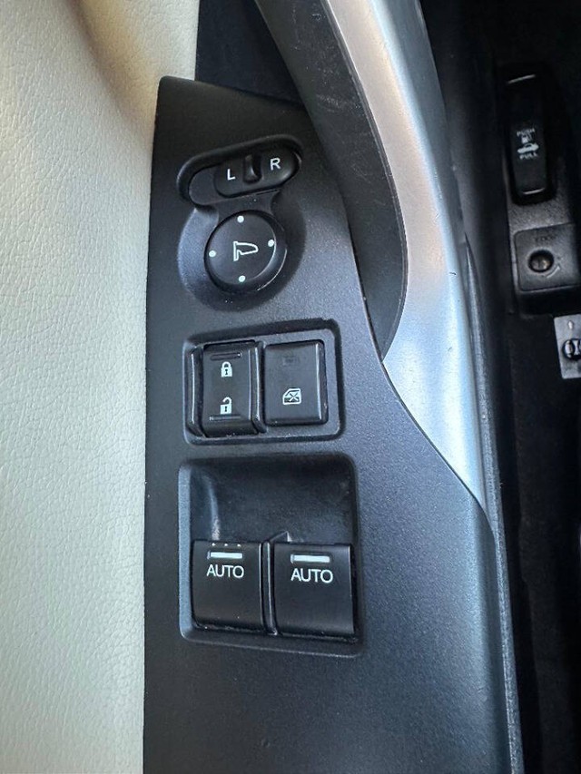 Honda Accord Coupe Vehicle Full-screen Gallery Image 18