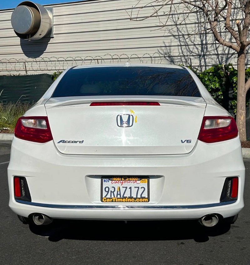 Honda Accord Coupe Vehicle Full-screen Gallery Image 06