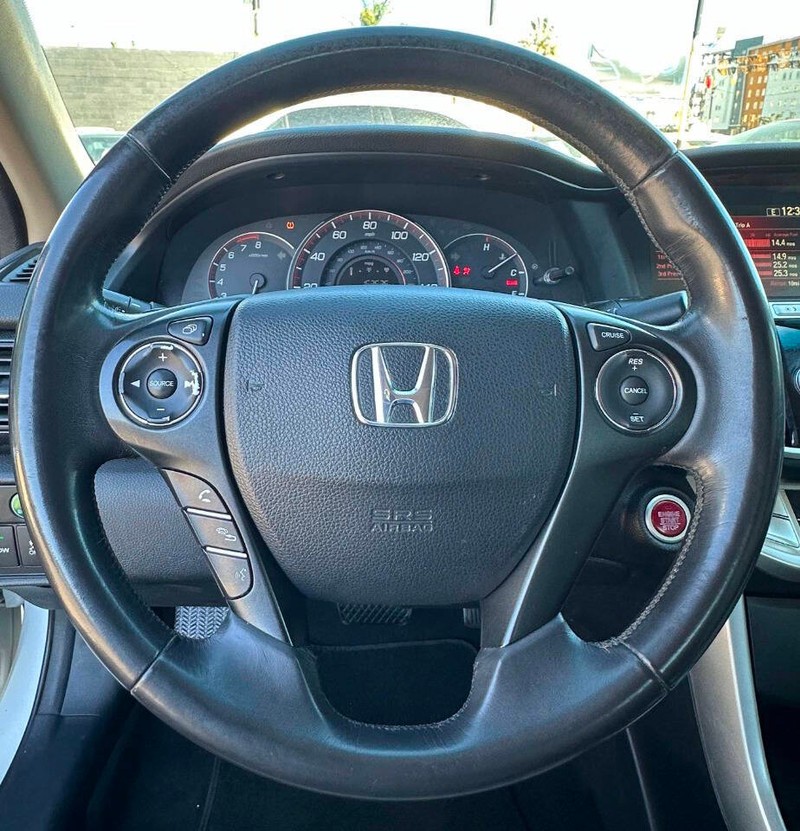 Honda Accord Coupe Vehicle Full-screen Gallery Image 10