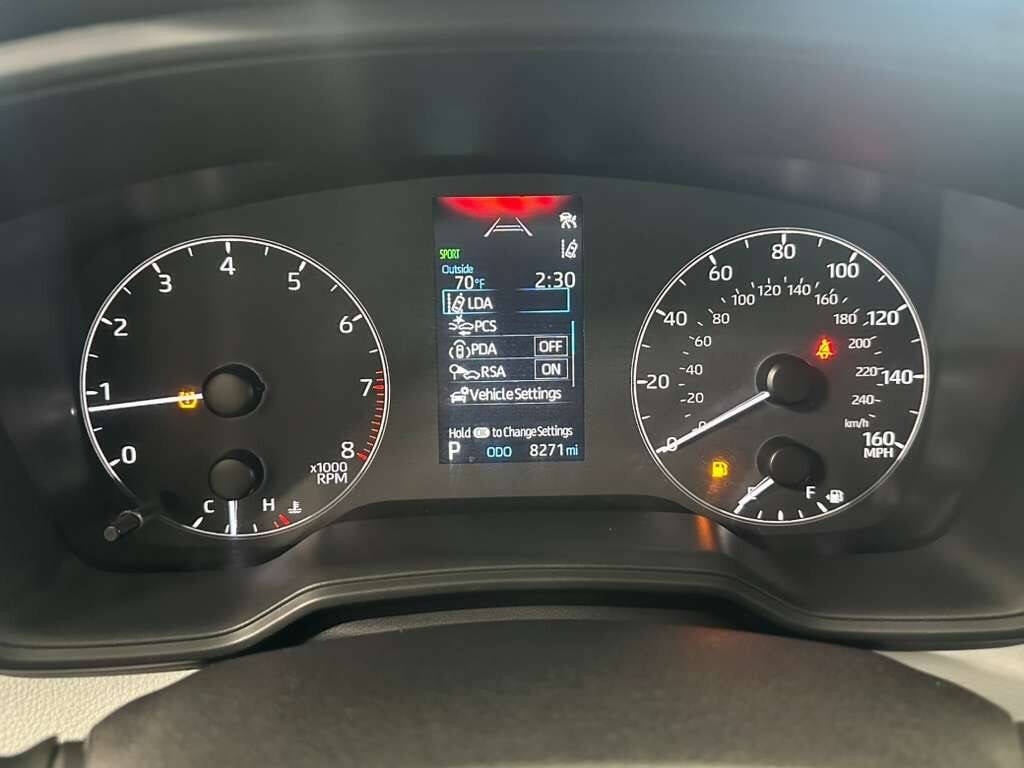 Toyota Corolla Vehicle Full-screen Gallery Image 09