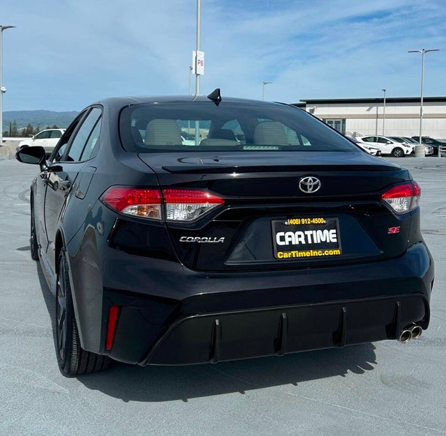 Toyota Corolla Vehicle Full-screen Gallery Image 05