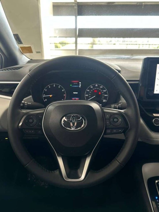 Toyota Corolla Vehicle Full-screen Gallery Image 08