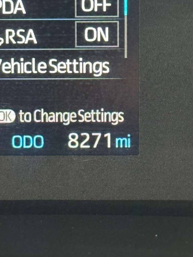 Toyota Corolla Vehicle Full-screen Gallery Image 10