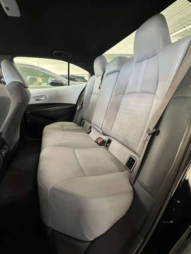 Toyota Corolla Vehicle Full-screen Gallery Image 12