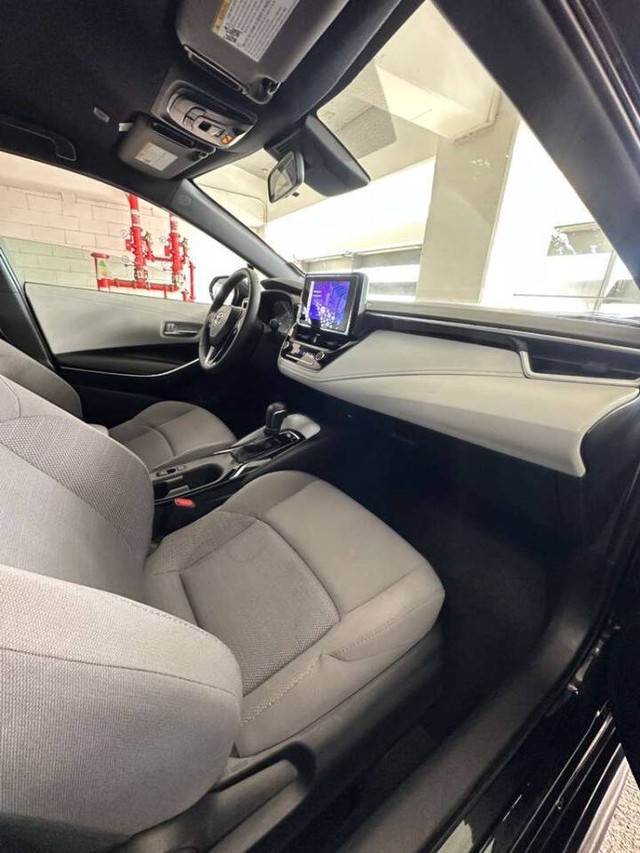 Toyota Corolla Vehicle Full-screen Gallery Image 13