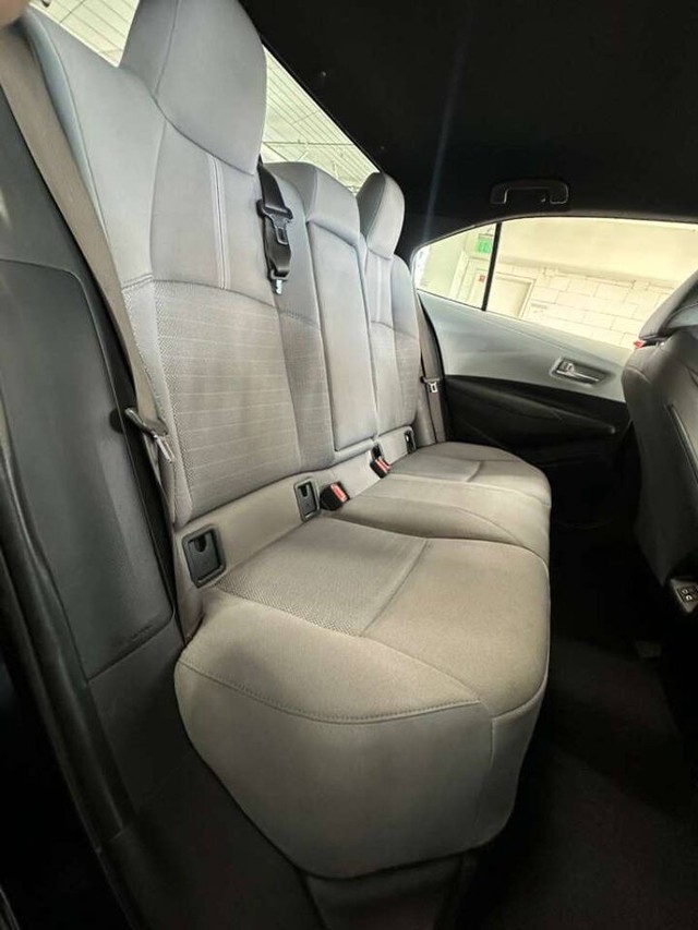 Toyota Corolla Vehicle Full-screen Gallery Image 14