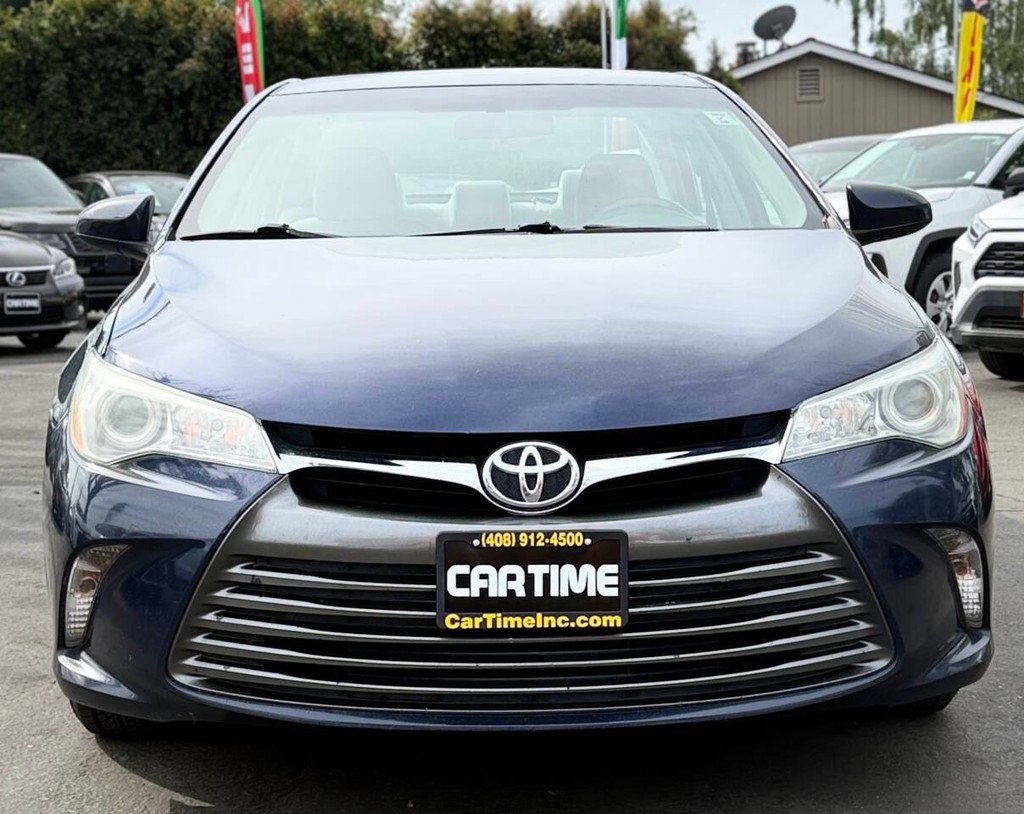 Toyota Camry Vehicle Full-screen Gallery Image 03