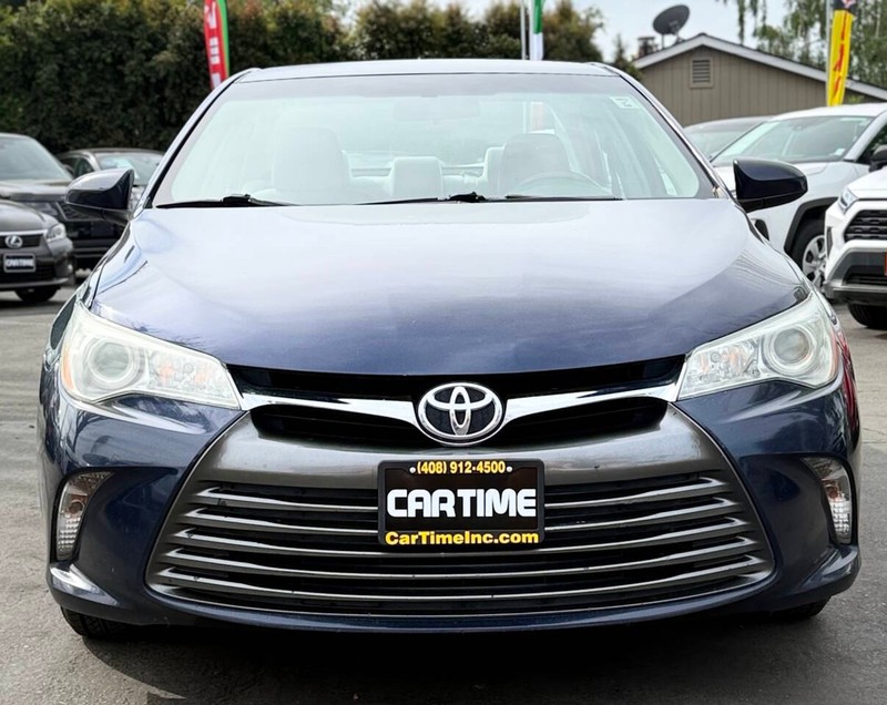 Toyota Camry Vehicle Full-screen Gallery Image 03