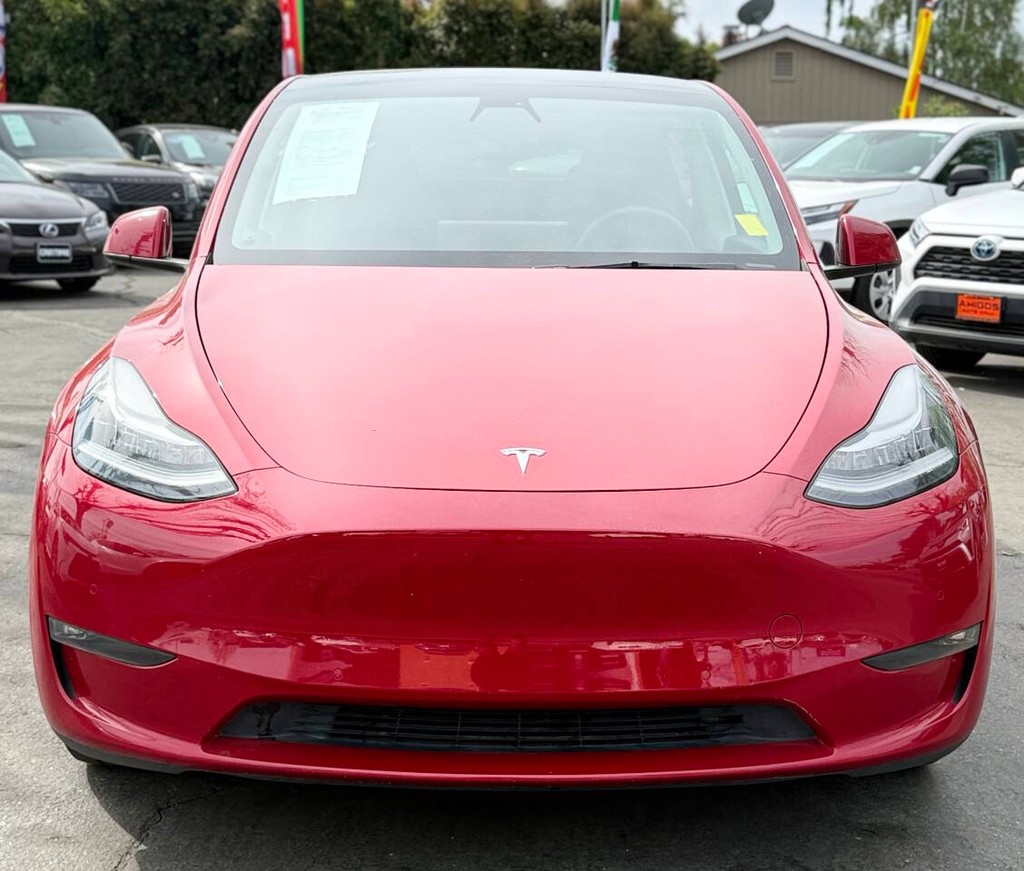Tesla Model Y Vehicle Full-screen Gallery Image 02