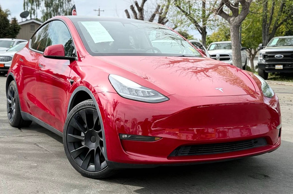 Tesla Model Y Vehicle Full-screen Gallery Image 03