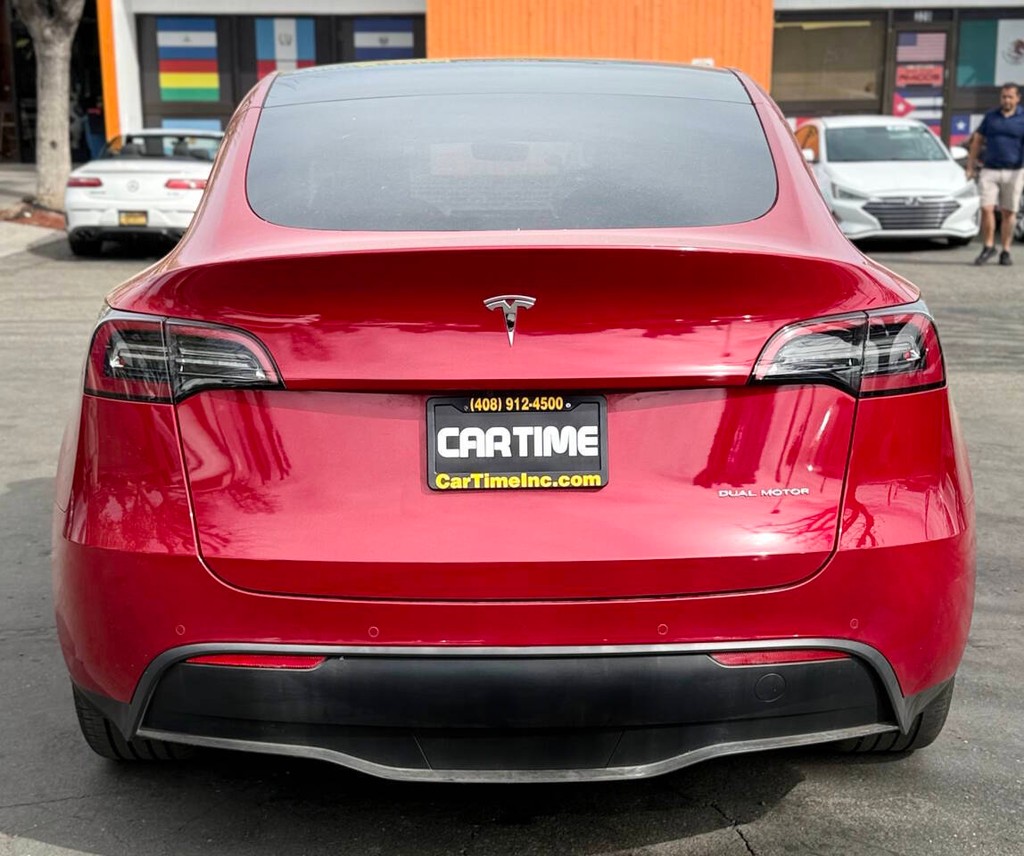 Tesla Model Y Vehicle Full-screen Gallery Image 07