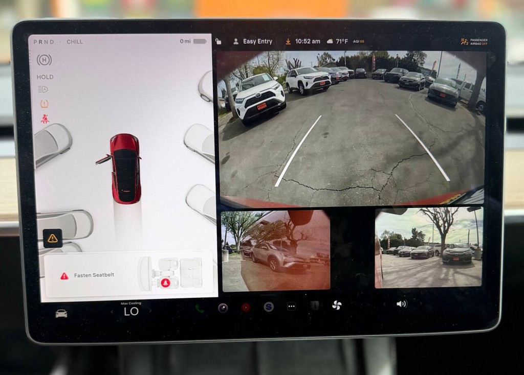 Tesla Model Y Vehicle Full-screen Gallery Image 11