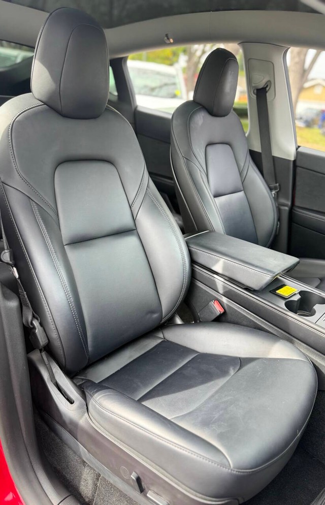 Tesla Model Y Vehicle Full-screen Gallery Image 13