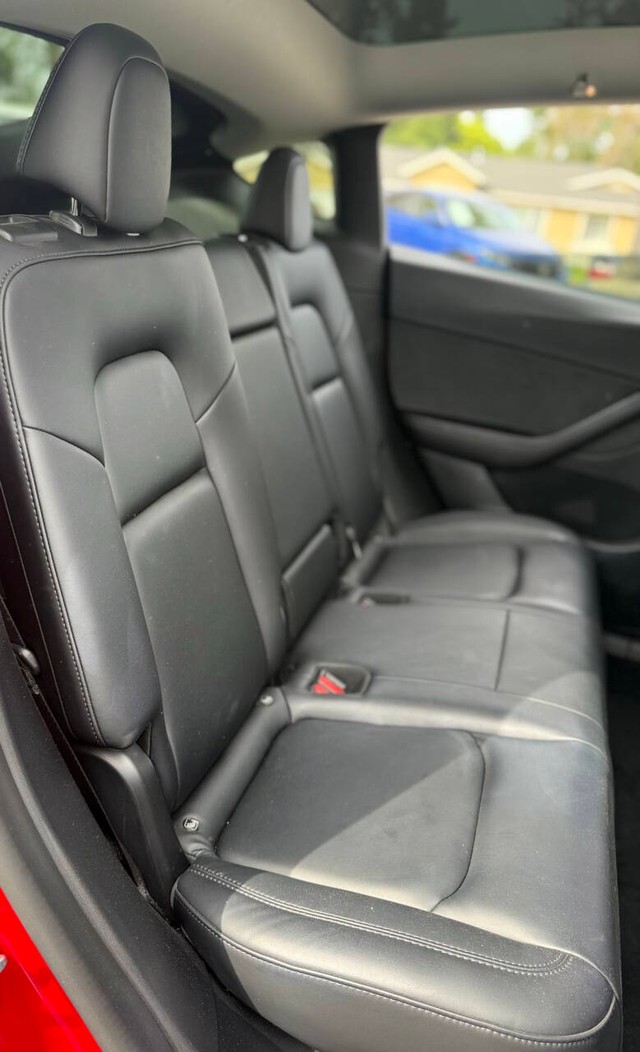 Tesla Model Y Vehicle Full-screen Gallery Image 14