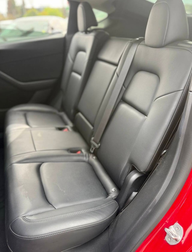 Tesla Model Y Vehicle Full-screen Gallery Image 15