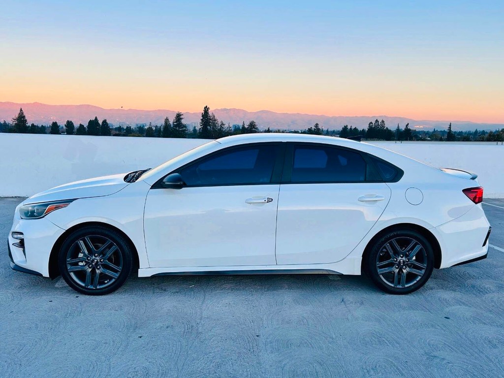 Kia Forte Vehicle Full-screen Gallery Image 05