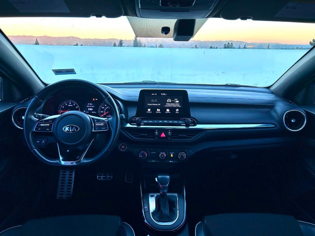 Kia Forte Vehicle Full-screen Gallery Image 07