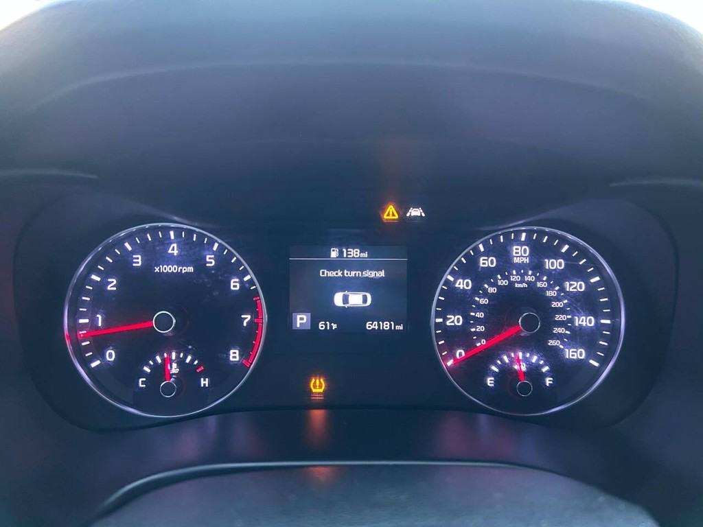 Kia Forte Vehicle Full-screen Gallery Image 11