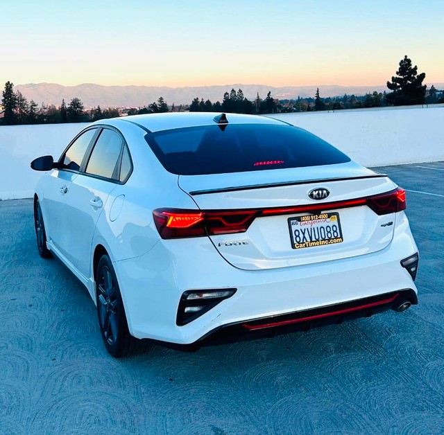 Kia Forte Vehicle Full-screen Gallery Image 02