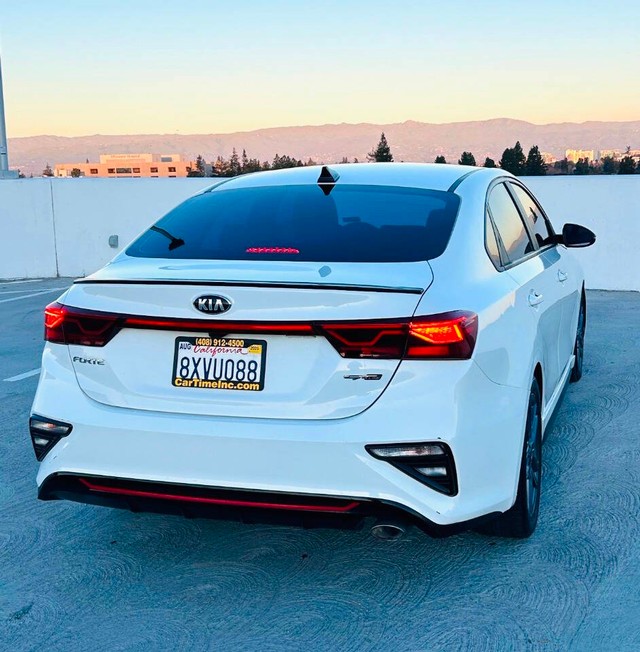 Kia Forte Vehicle Full-screen Gallery Image 04